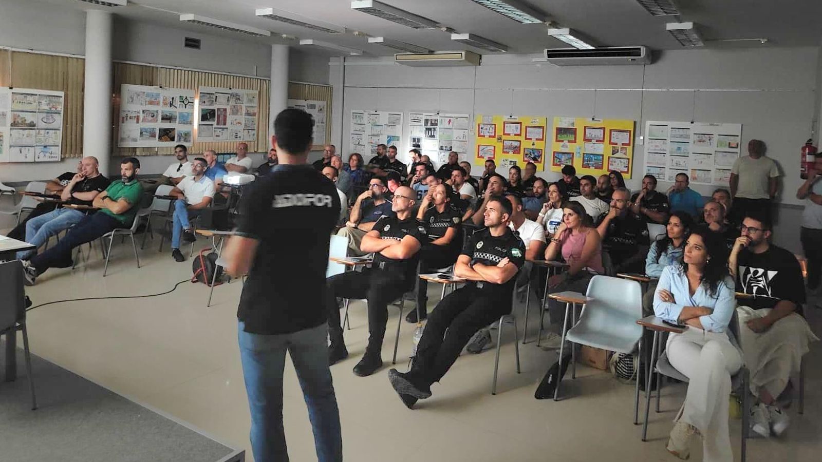 Los agentes que han participado en el curso de formación en la Escuela de Seguridad de la Jefatura de Almería (ESPAL).