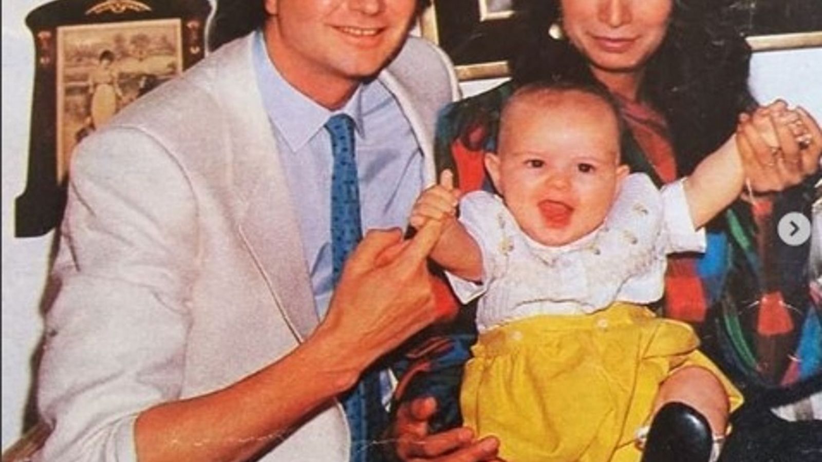 Camilo, su hijo y la madre de éste, en los 80.