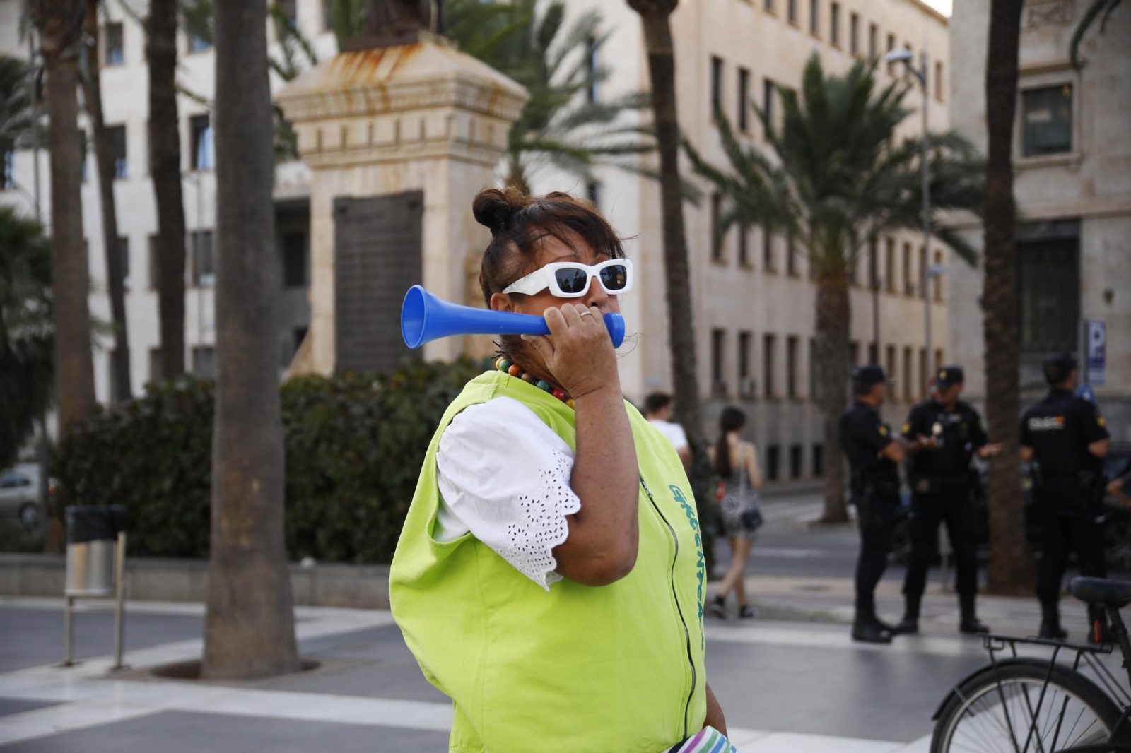 La manifestación "Genoveses sin hotel", en imágenes