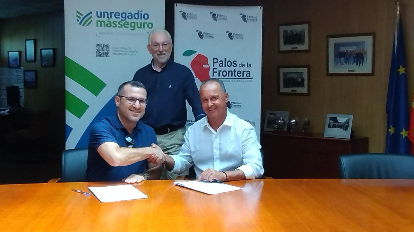 Firma entre la correduría de seguros EPG Salinas y la CR Palos de la Frontera.