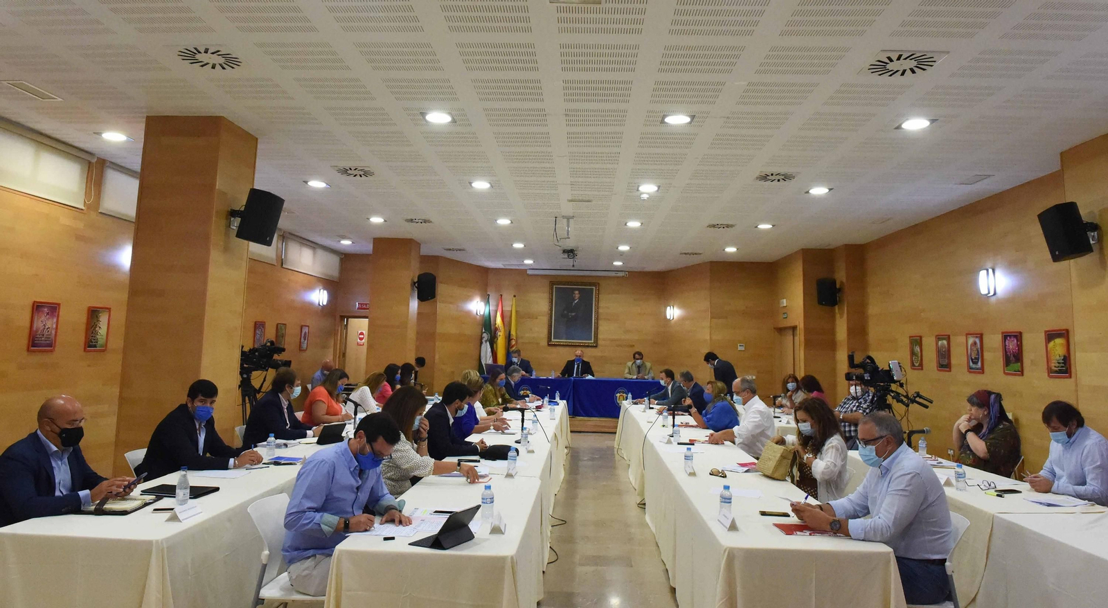 Un pleno celebrado en el Centro Documental José Luis Cano.
