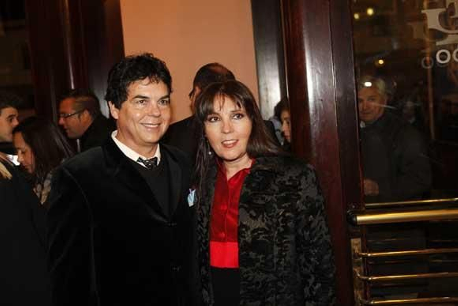 Numerosas personalidades se dieron cita en el Gran Teatro Falla para vivir la Final del COAC

Foto: Julio Gonzalez-Jesus Marin-Lourdes de Vicente