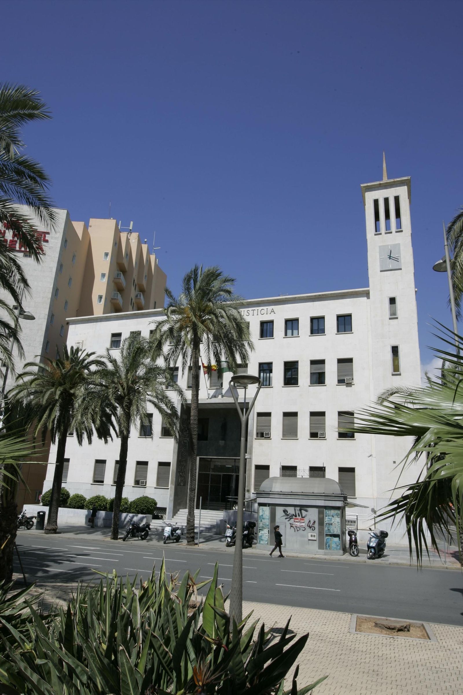 Edificio de la Audiencia Provincial de Almería.