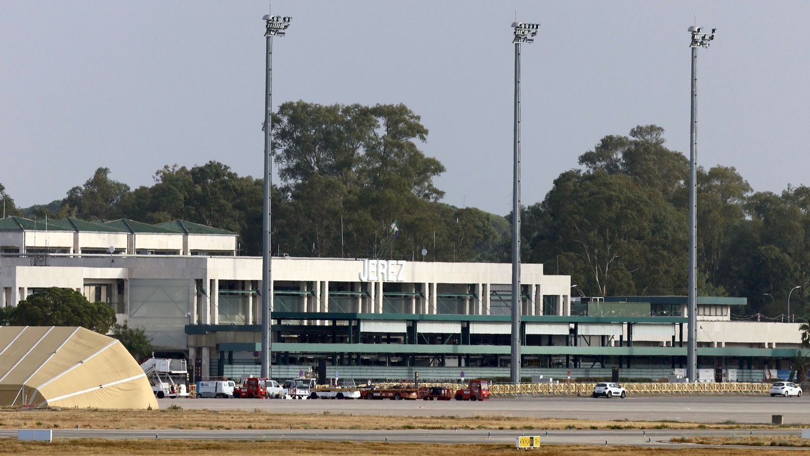 Exterior de la terminal de pasajeros del Aeropuerto de Jerez.