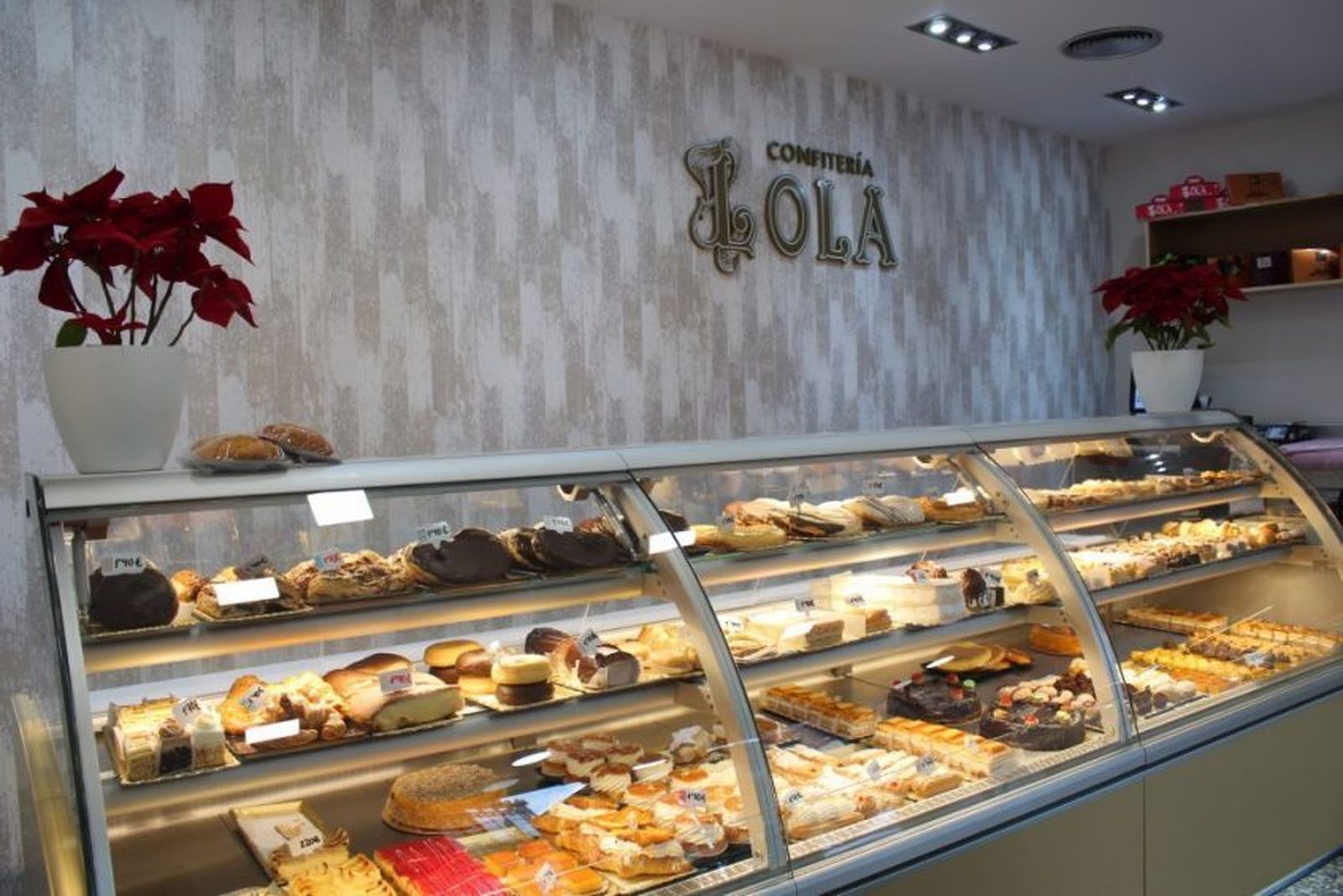 El nuevo despacho de la confitería Lola en la calle Bailén