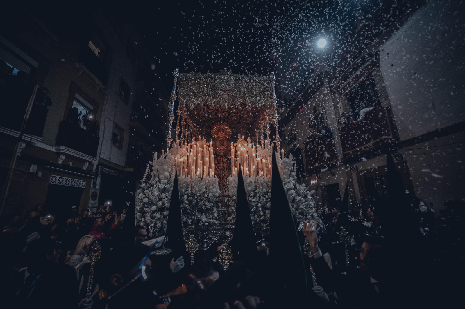 Las imágenes de la salida de la hermandad de la Esperanza de Triana