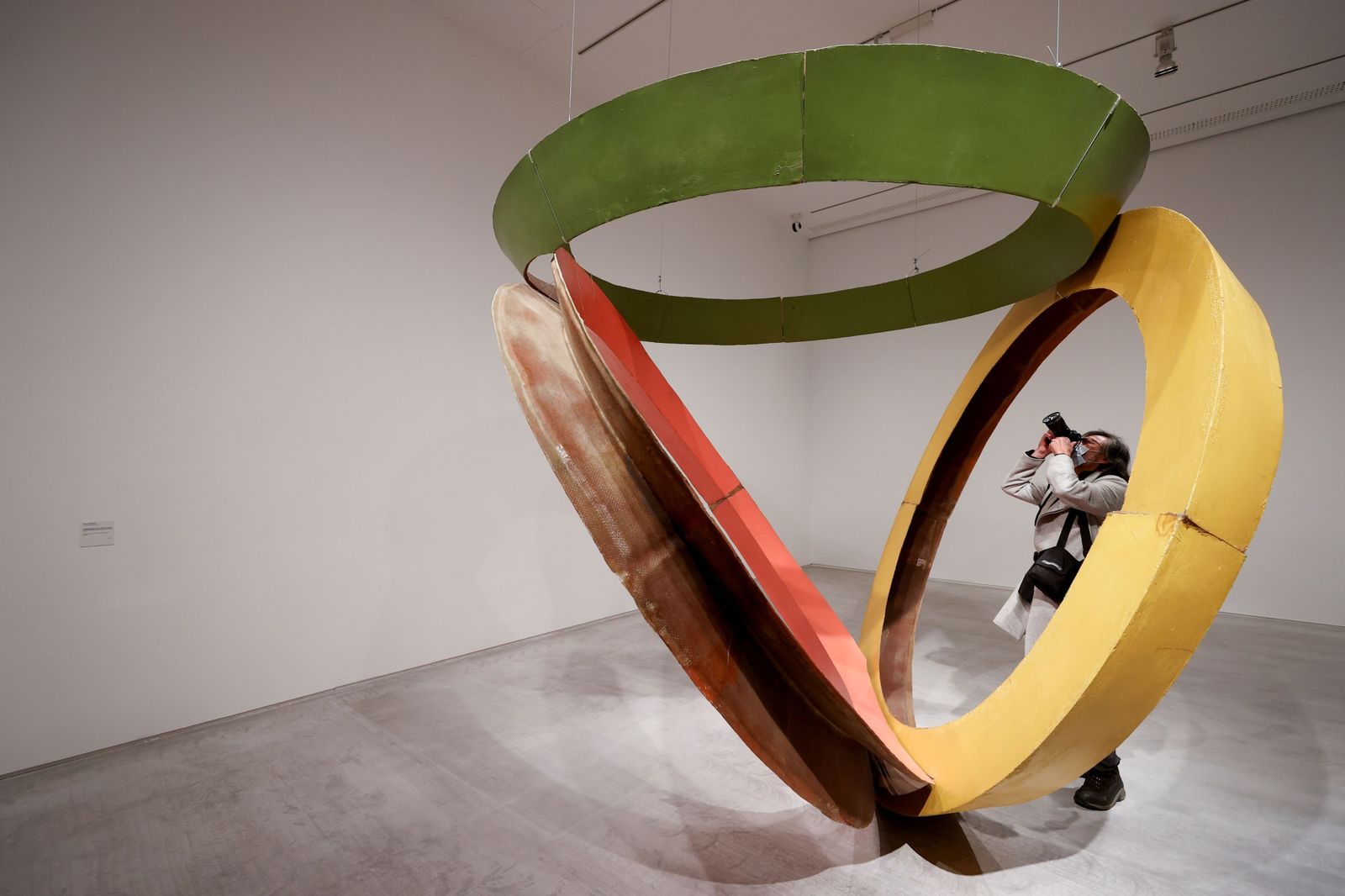 instalación de Bruce Nauman incluida en la reordenación del Museo Reina Sofía.