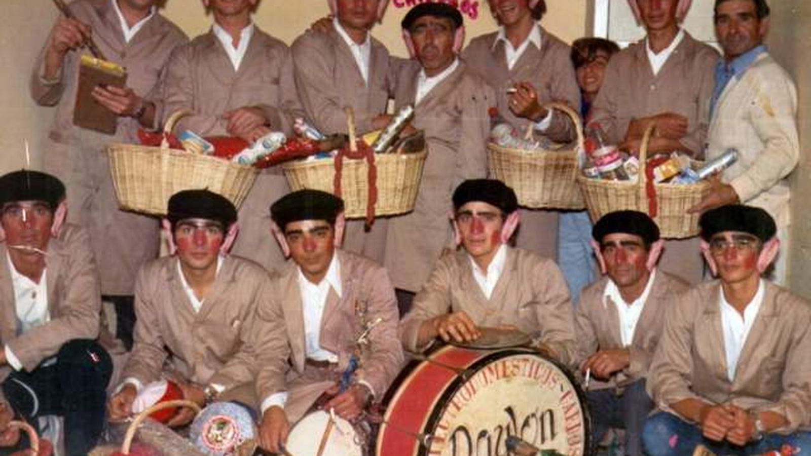 La chirigota 'Los chicucos de Villacarriedo', de 1973.