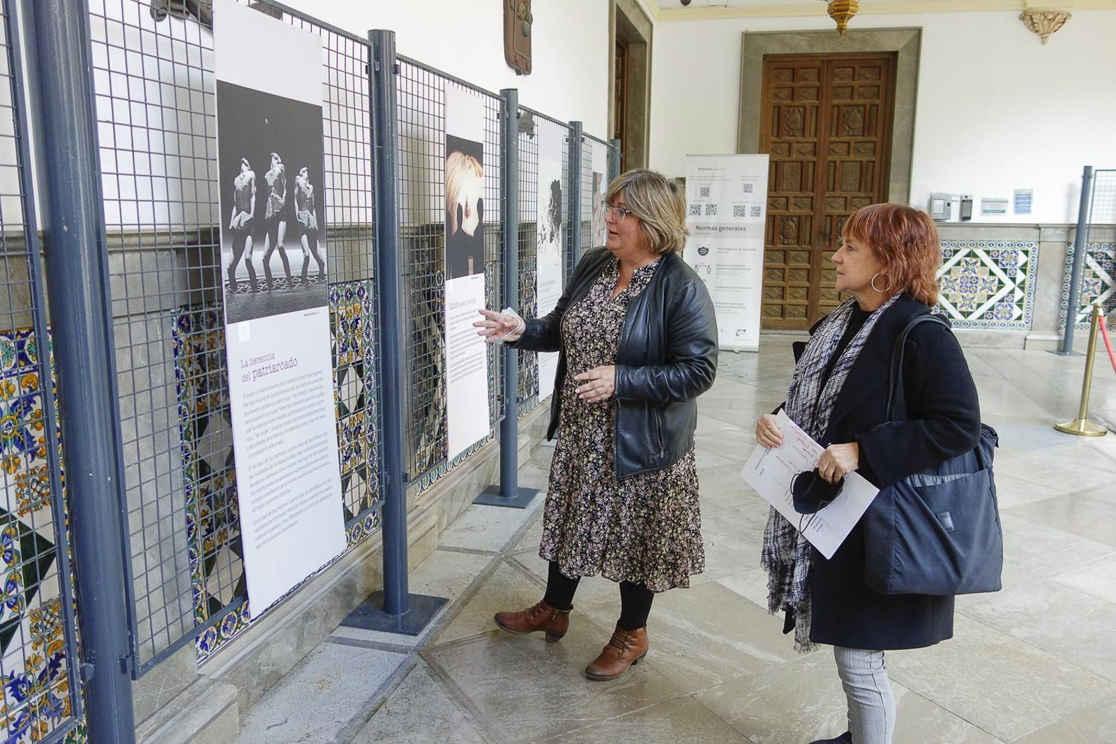 El Ayuntamiento de Granada abre la exposición 'Una mirada a la violencia de género' con motivo del 25N