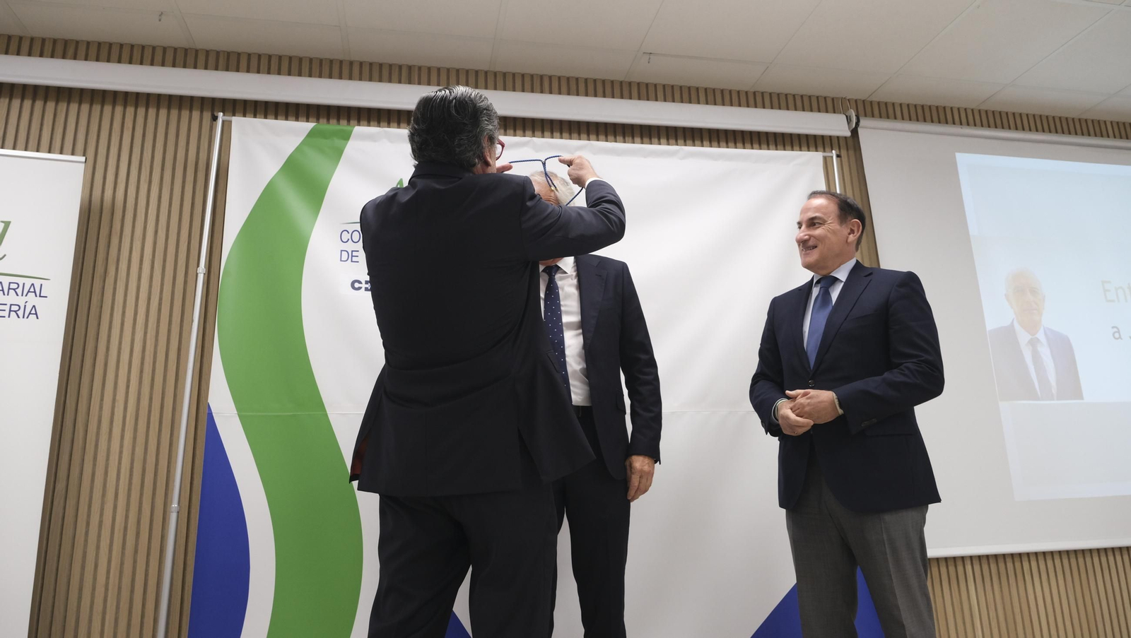 Medalla de Oro al ex Presidente de Asempal, Pepe Cano, en imágenes