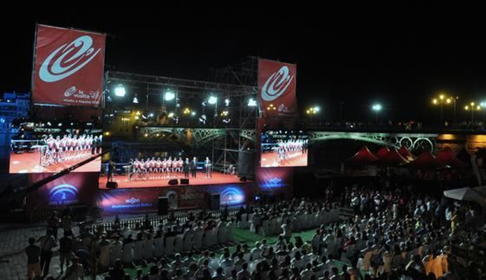 Vista general de la ceremonia de presentación de la Vuelta Ciclista a España.  Foto: Manuel G? · Agencias