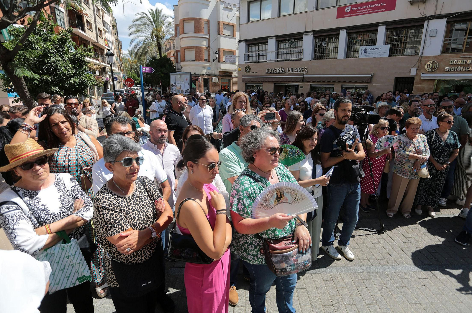 Imágenes del descubrimiento de la escultura en honor a Joseli Carrión