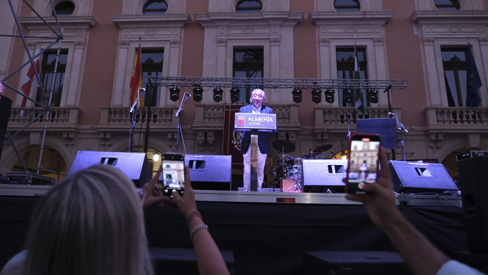 Juan Carmona, pregonero de la Feria de Almería 2024, en imágenes
