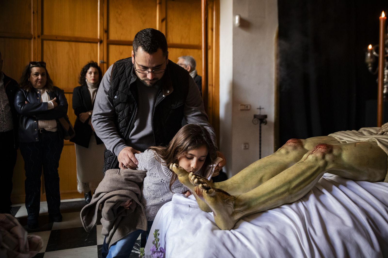 Las imágenes de los besapiés y besamanos del tercer Domingo de Cuaresma en Jerez: veneraciones del centro a los barrios