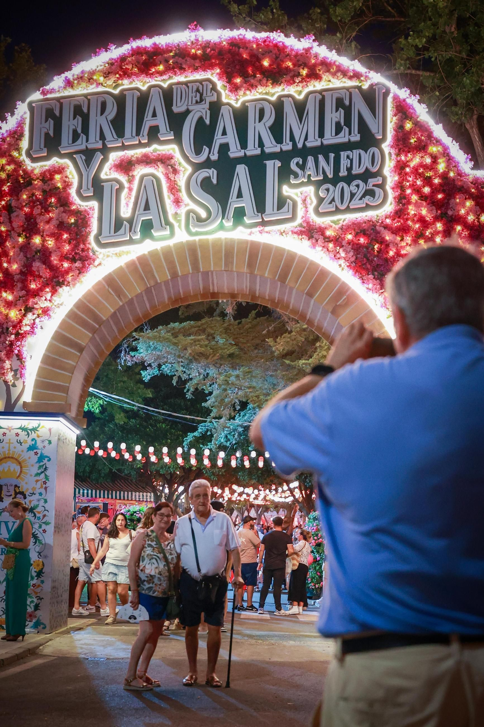 Feria del Carmen y de la Sal 2025 en San Fernando: las imágenes de la primera noche