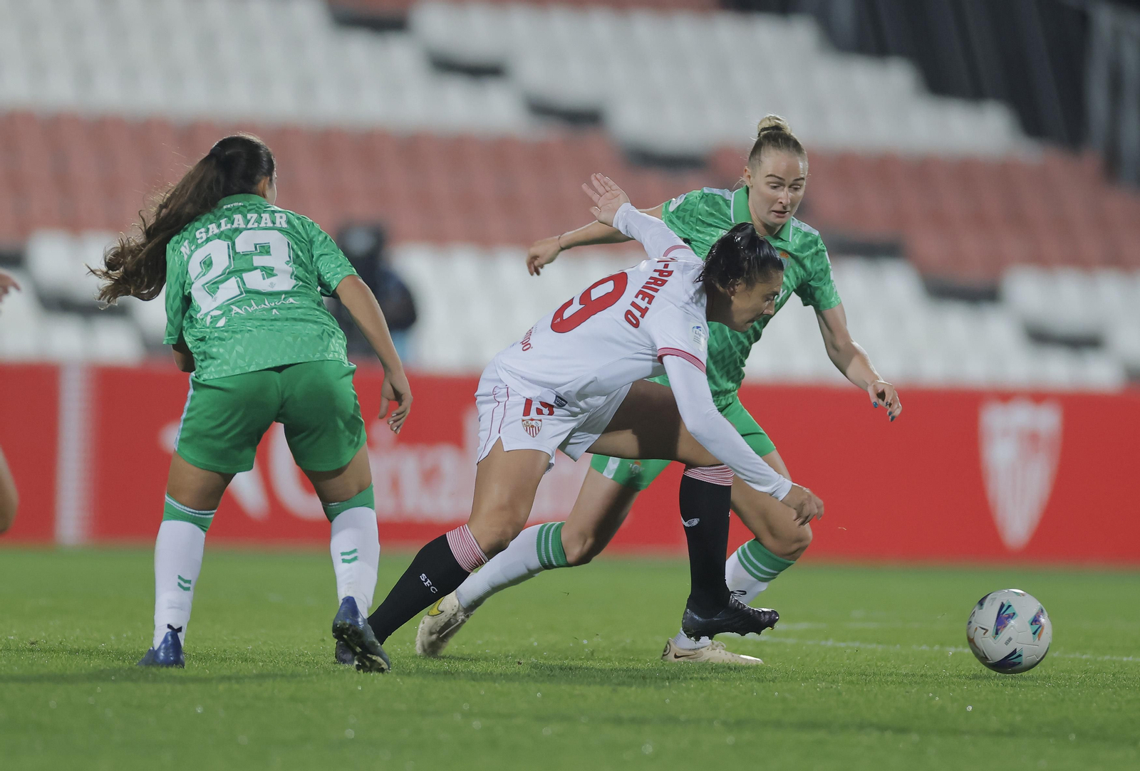 Las fotos del Sevilla-Betis féminas