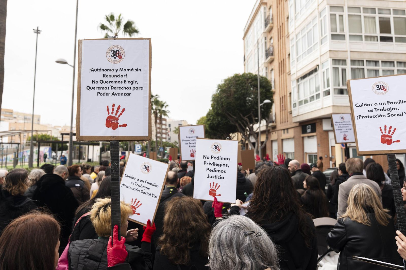 Las imágenes de la Manifestación de la Plataforma por la Dignidad de los Autónomos en Almería