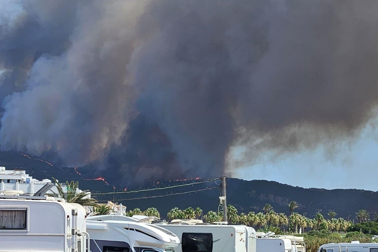 Imágenes del incendio de Tarifa, el segundo en menos de una semana