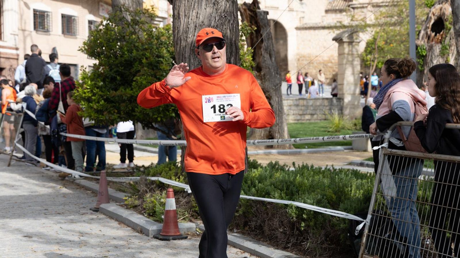 Más de 2.100 participantes corren para promover la salud en Jaén, en imágenes (1)