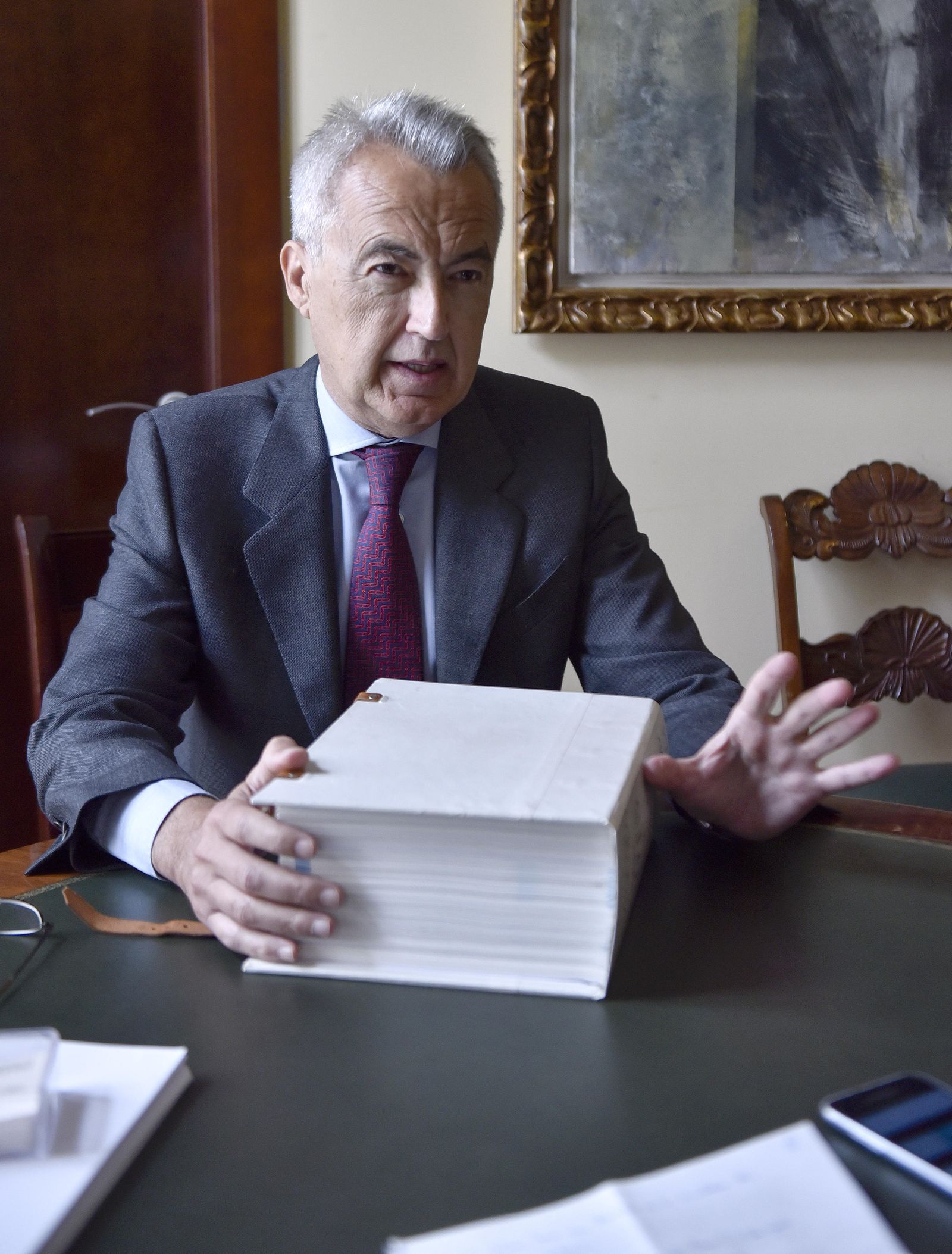 Pablo Gutiérrez-Alviz, en su notaría, durante la entrevista