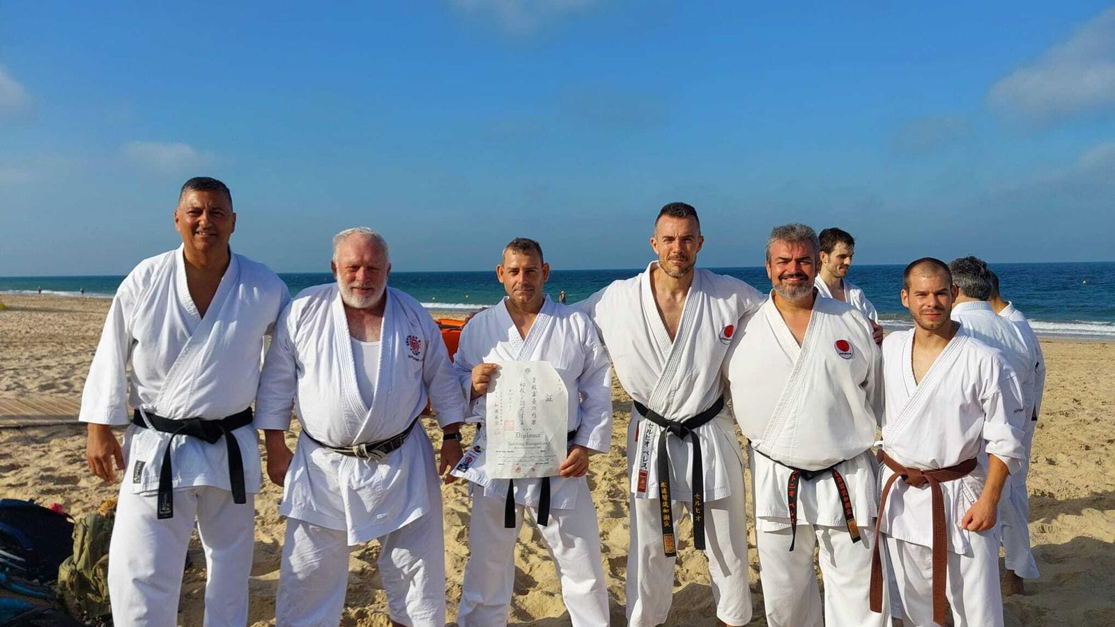 Los seis karatecas del Dakentai presentes en el curso internacional de Cádiz.