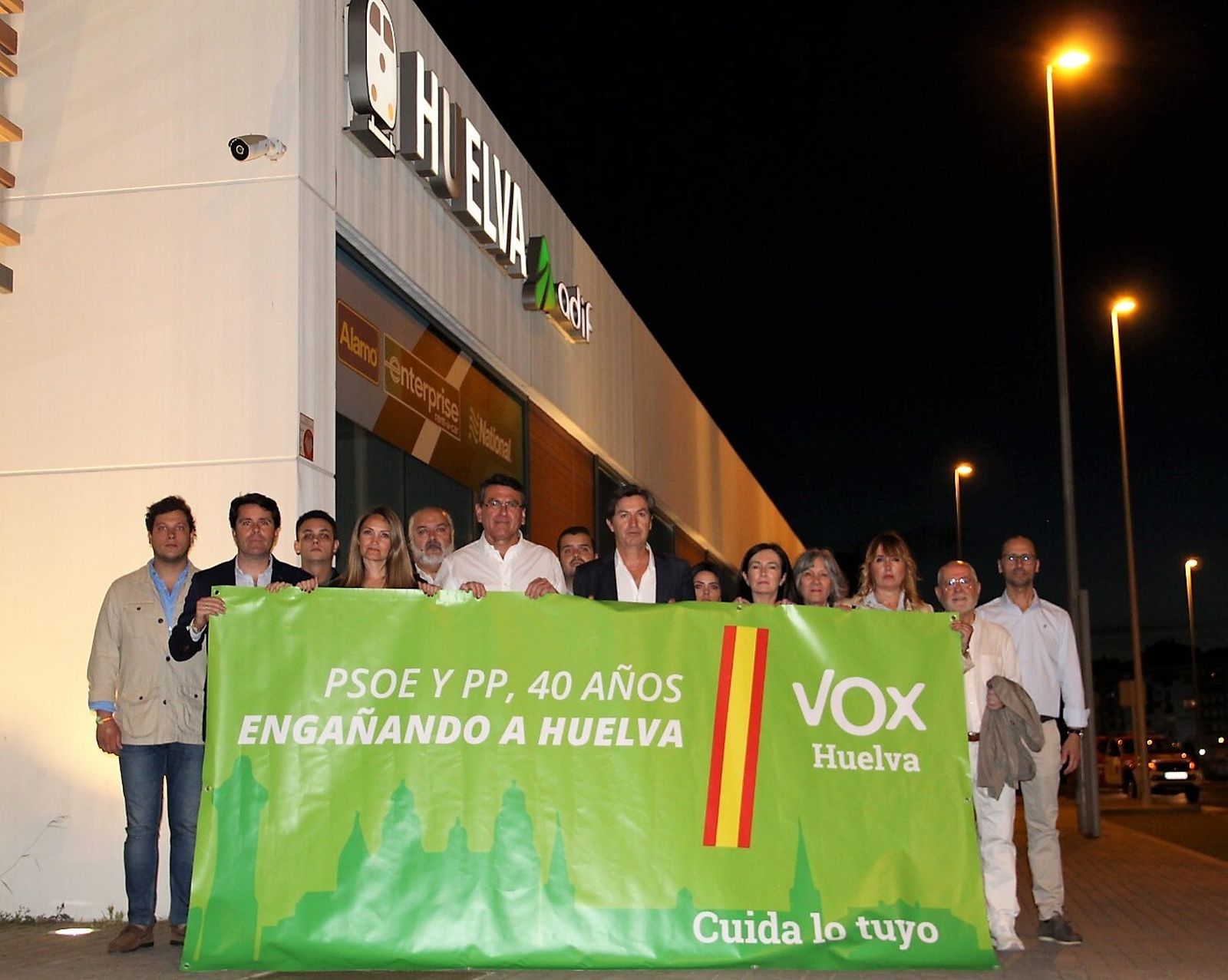 Miembros de Vox Huelva en la estación de trenes de la ciudad.