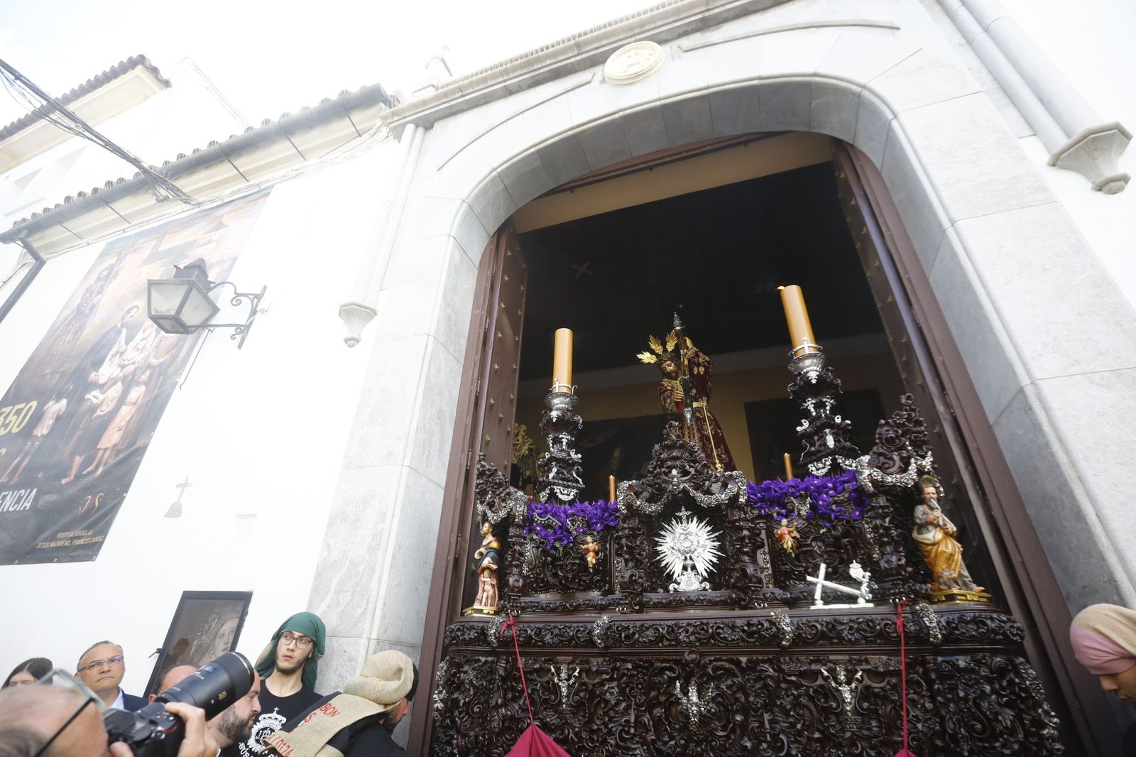Jueves Santo en Córdoba: La procesión del Nazareno, en imágenes