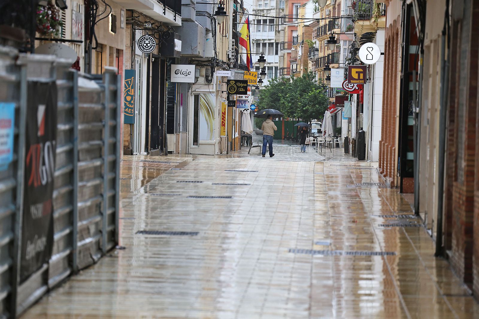 Intensas lluvias y calles desiertas en Huelva por la borrasca Marta
