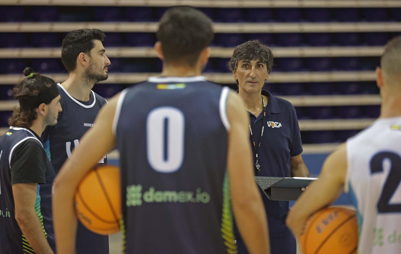 Las fotos del primer entrenamiento de Javi Malla en su regreso al banquillo de Udea