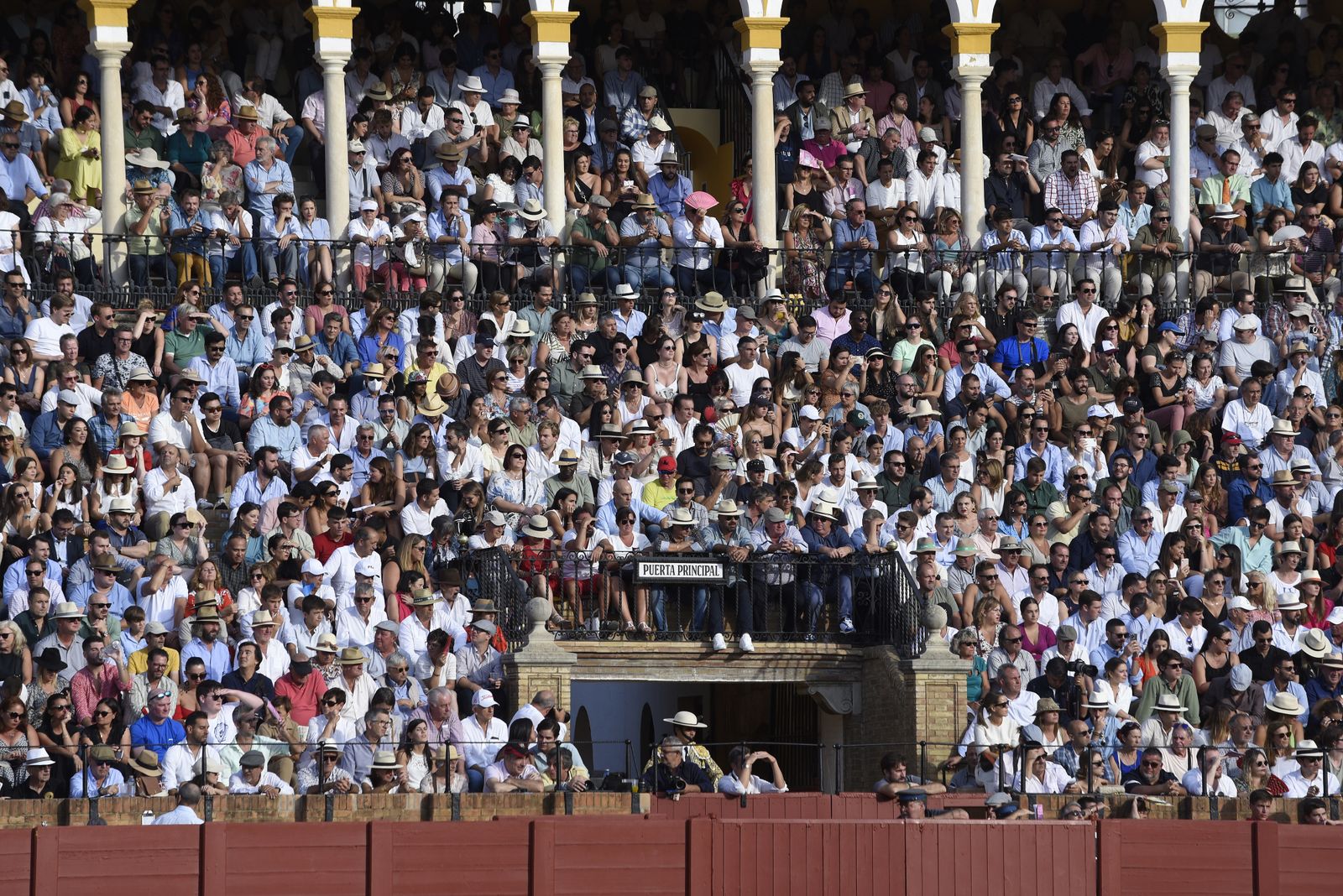Búscate en la tercera corrida de toros de la Feria de San Miguel de Sevilla