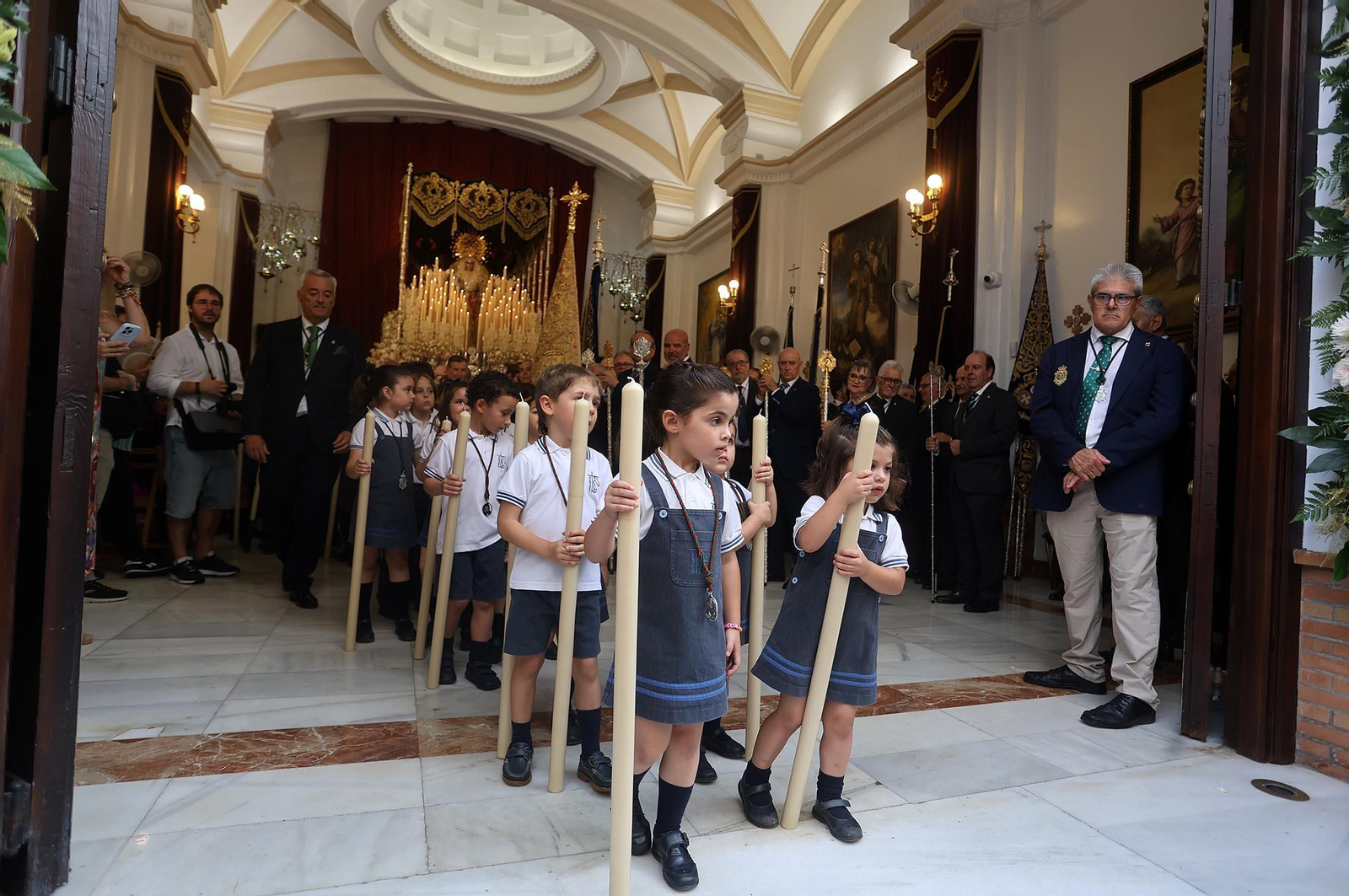 Imágenes de la procesión extraordinaria de la Virgen de la Esperanza por las calles de Huelva