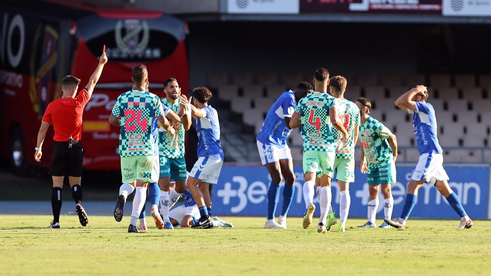 Imágenes del Xerez DFC contra el Yeclano Deportivo en Chapín