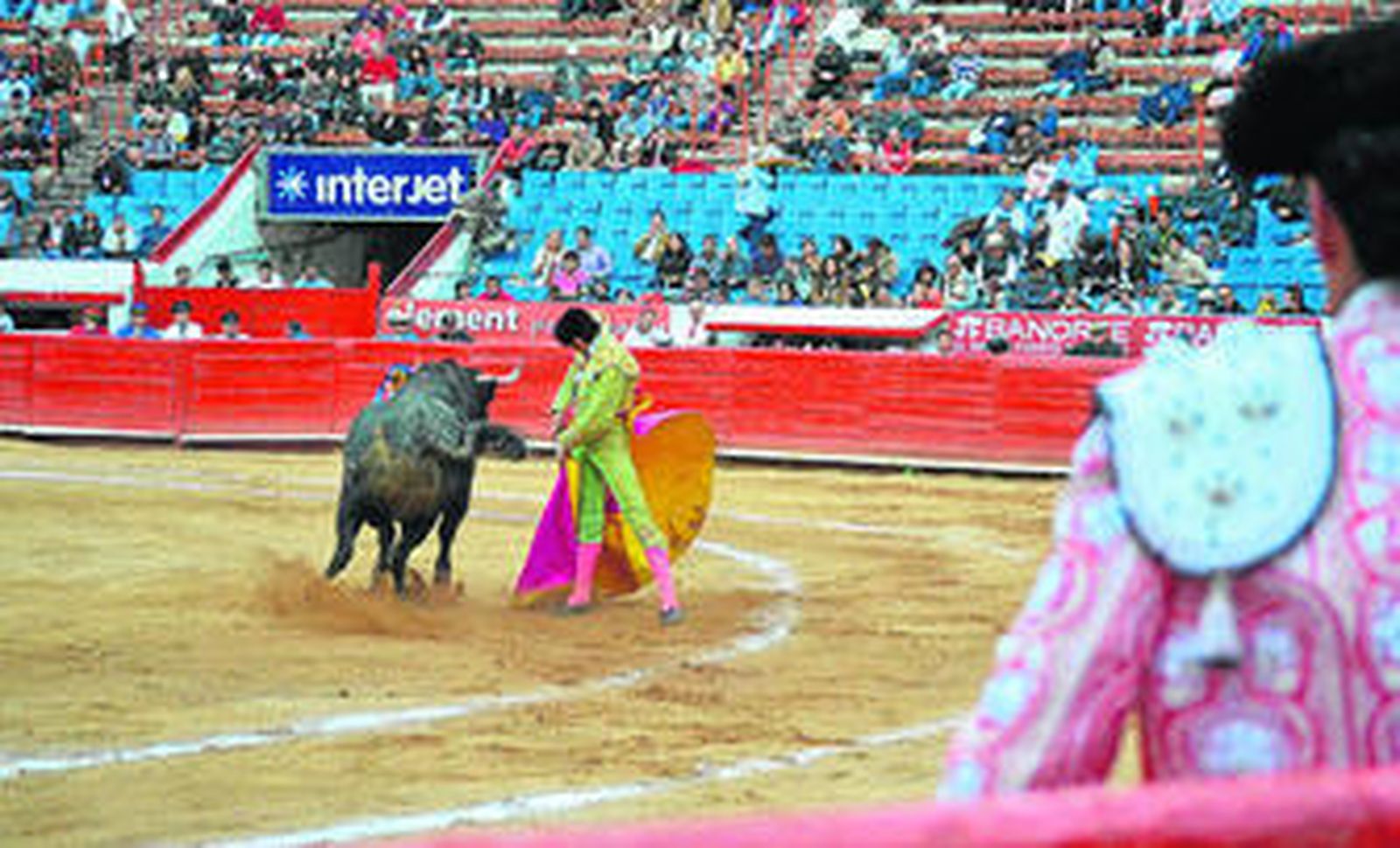 Una imagen de la corrida protagonizada por el torero almeriense Ruiz Manuel.