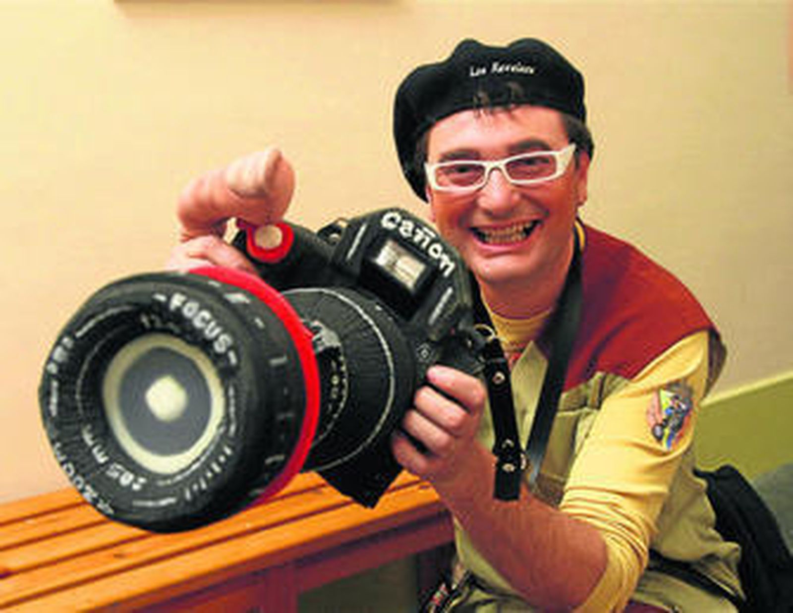 Juan Manuel Braza Benítez 'El Sheriff' con el disfraz de su chirigota 'Los revelaos'.