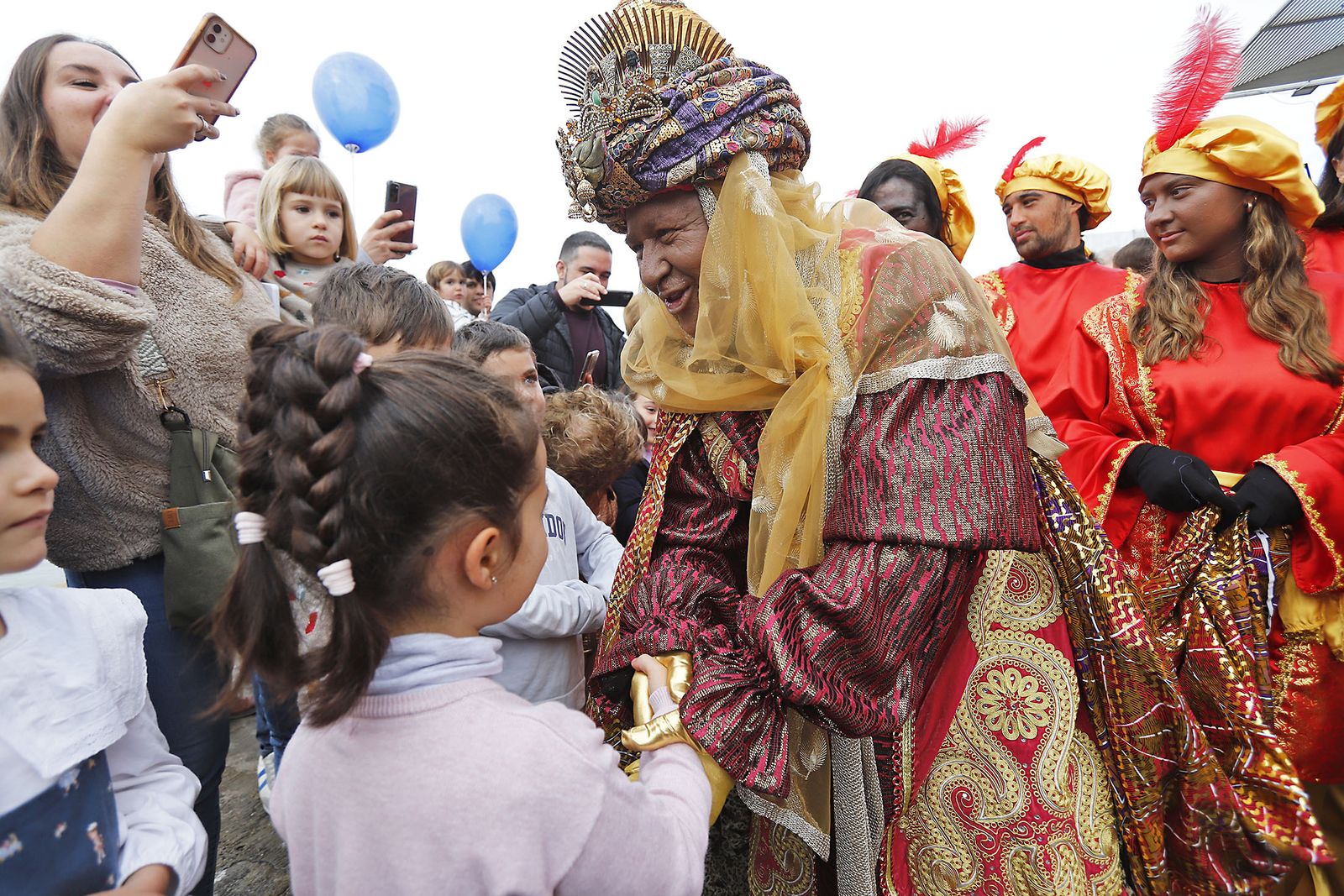 Imágenes de la mágica llegada de los Reyes Magos y la Estrella de la Ilusión a Huelva en barco