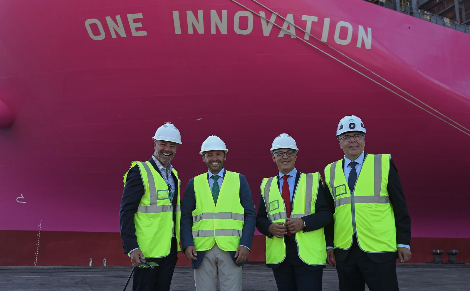 Fotos de la visita del buque ' One Innovation', el tercer portacontenedores más grande del mundo, en Algeciras