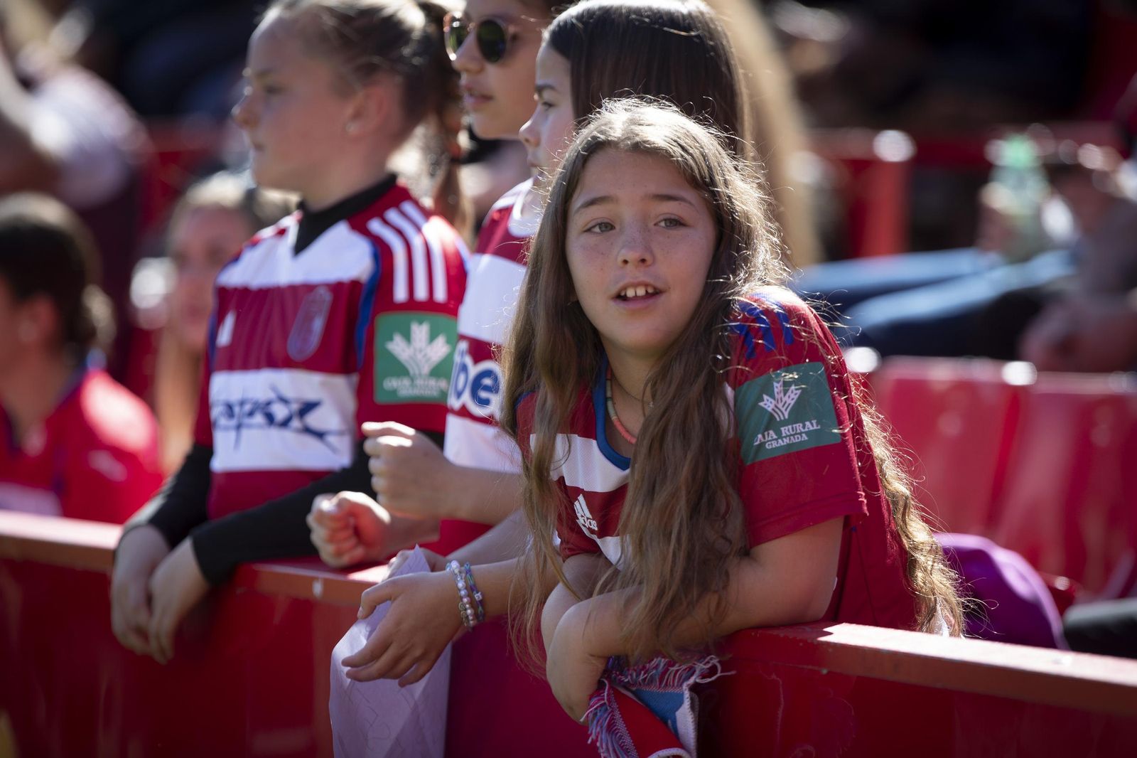 Encuéntrate en la grada de Los Cármenes en el Granada-Barça