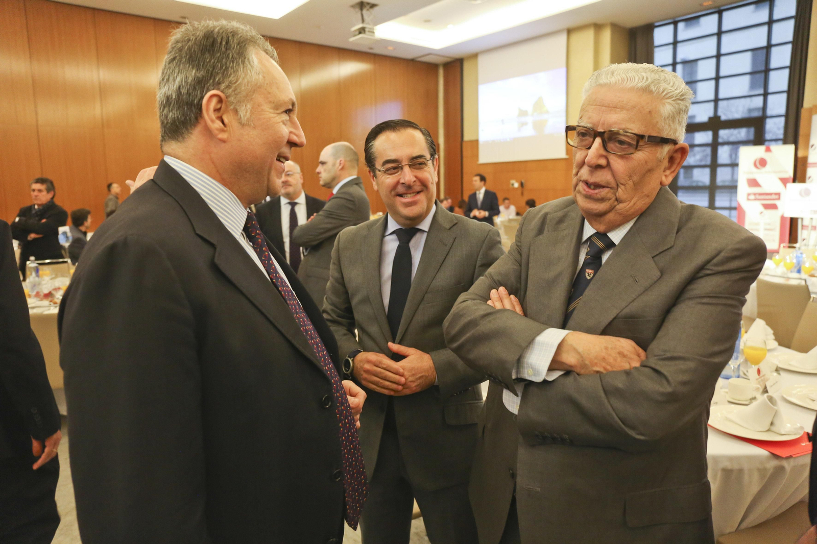 Las imágenes del desayuno-coloquio con Rafael Domínguez de Gor