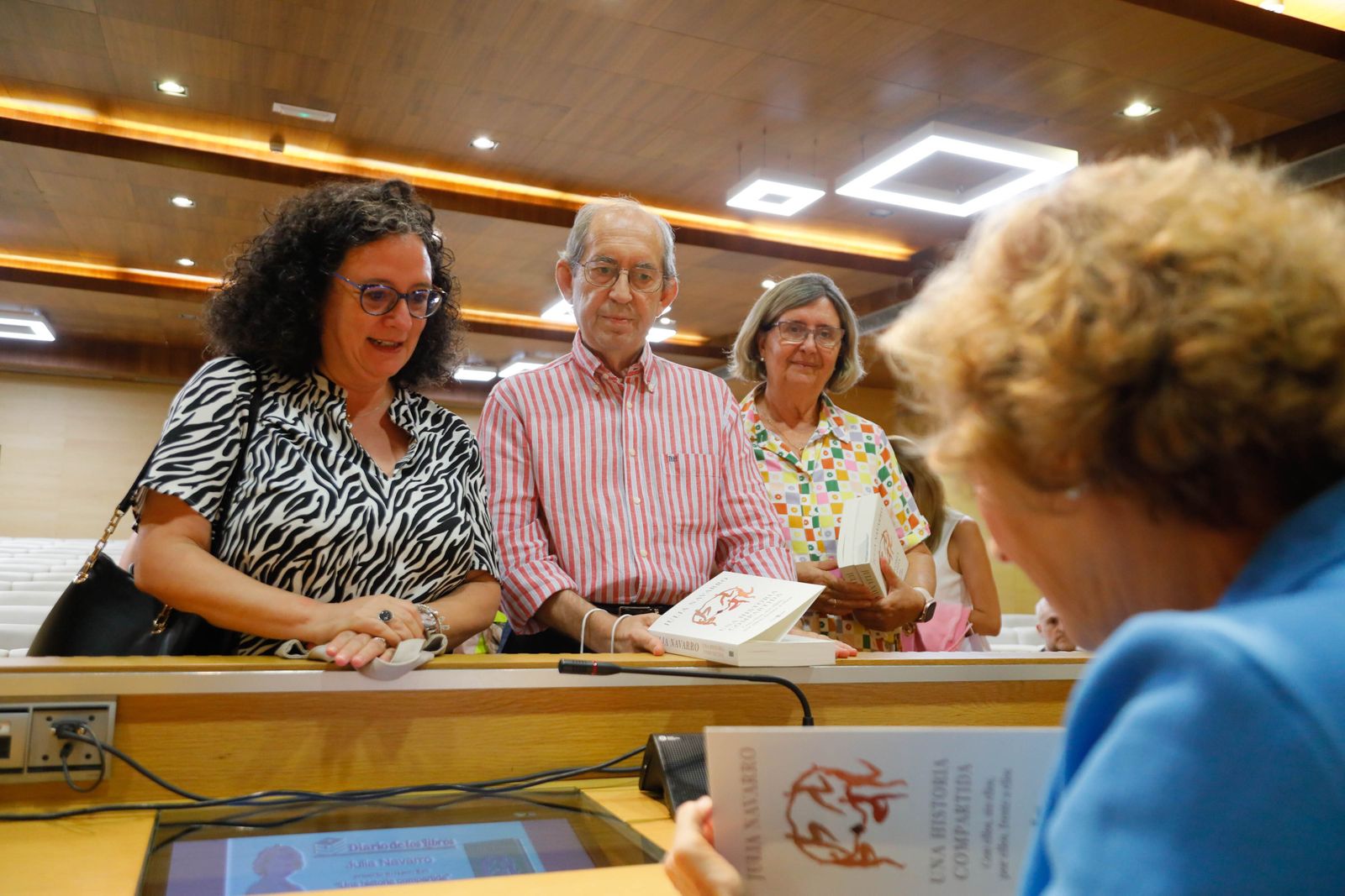 Imágenes de Diario de los Libros, con Julia Navarro