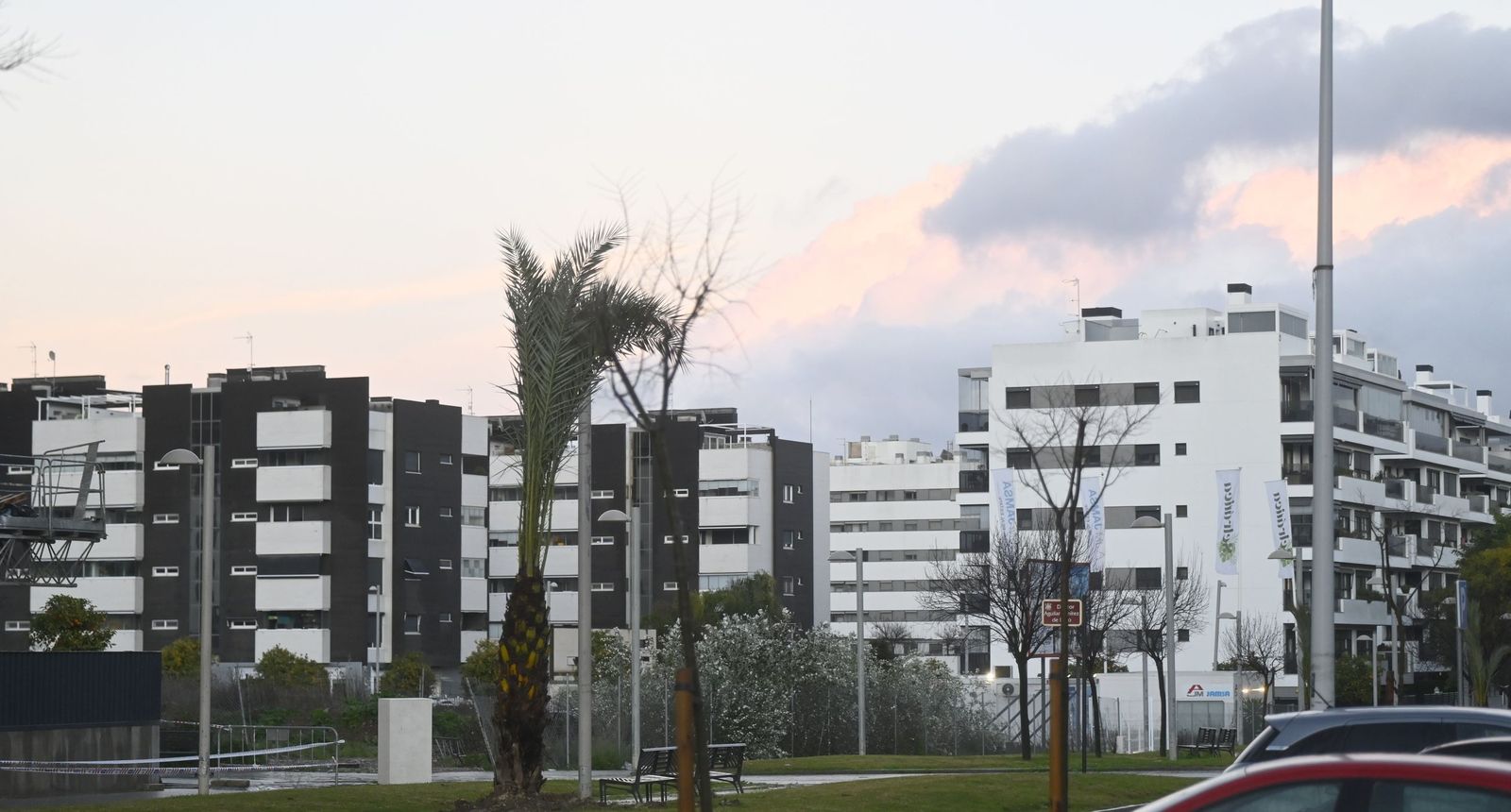 Un paseo por los edificios 'cebra' de los barrios nuevos de Córdoba