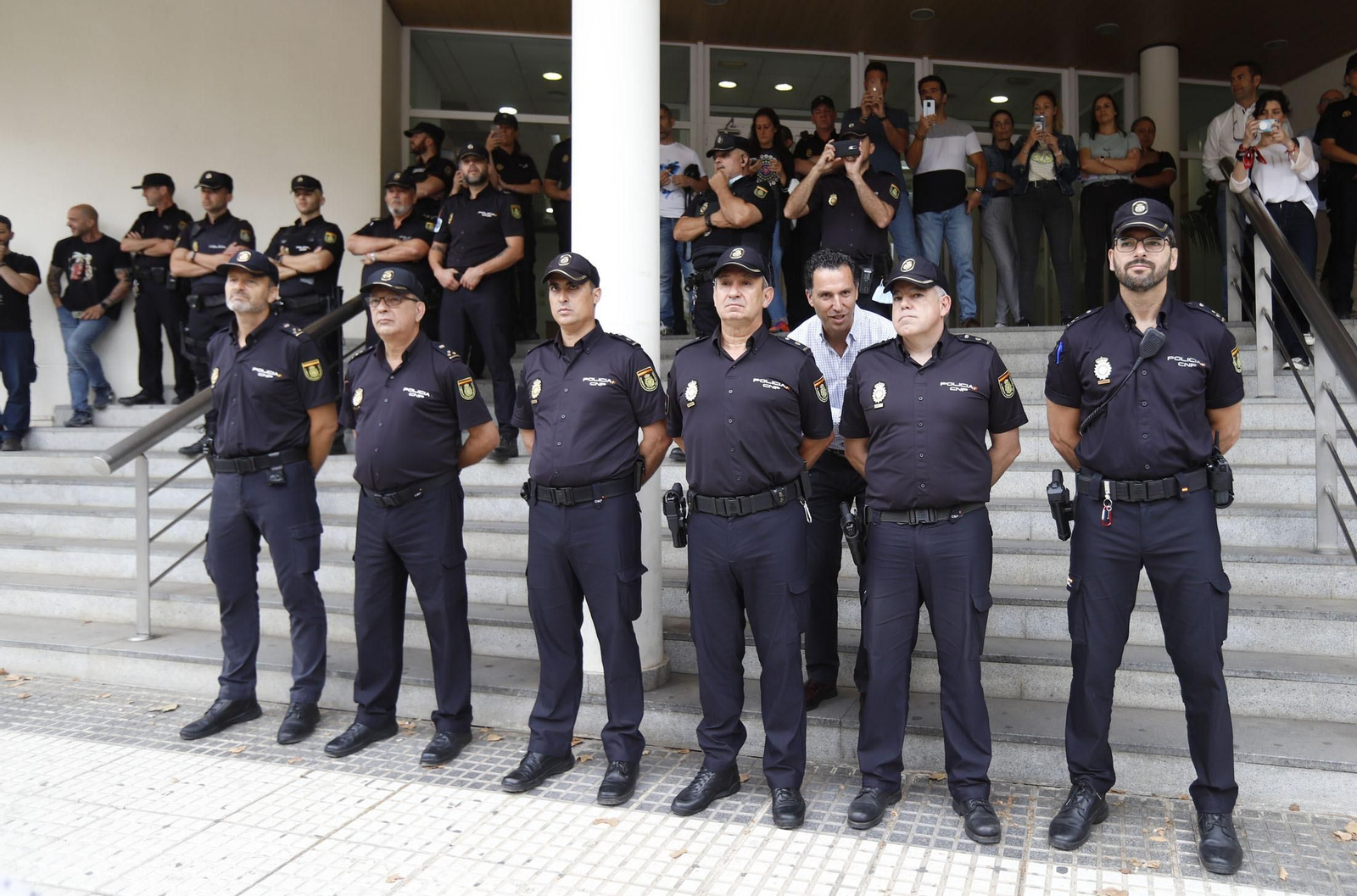 Imágenes de Emigrantes en la Policía Nacional