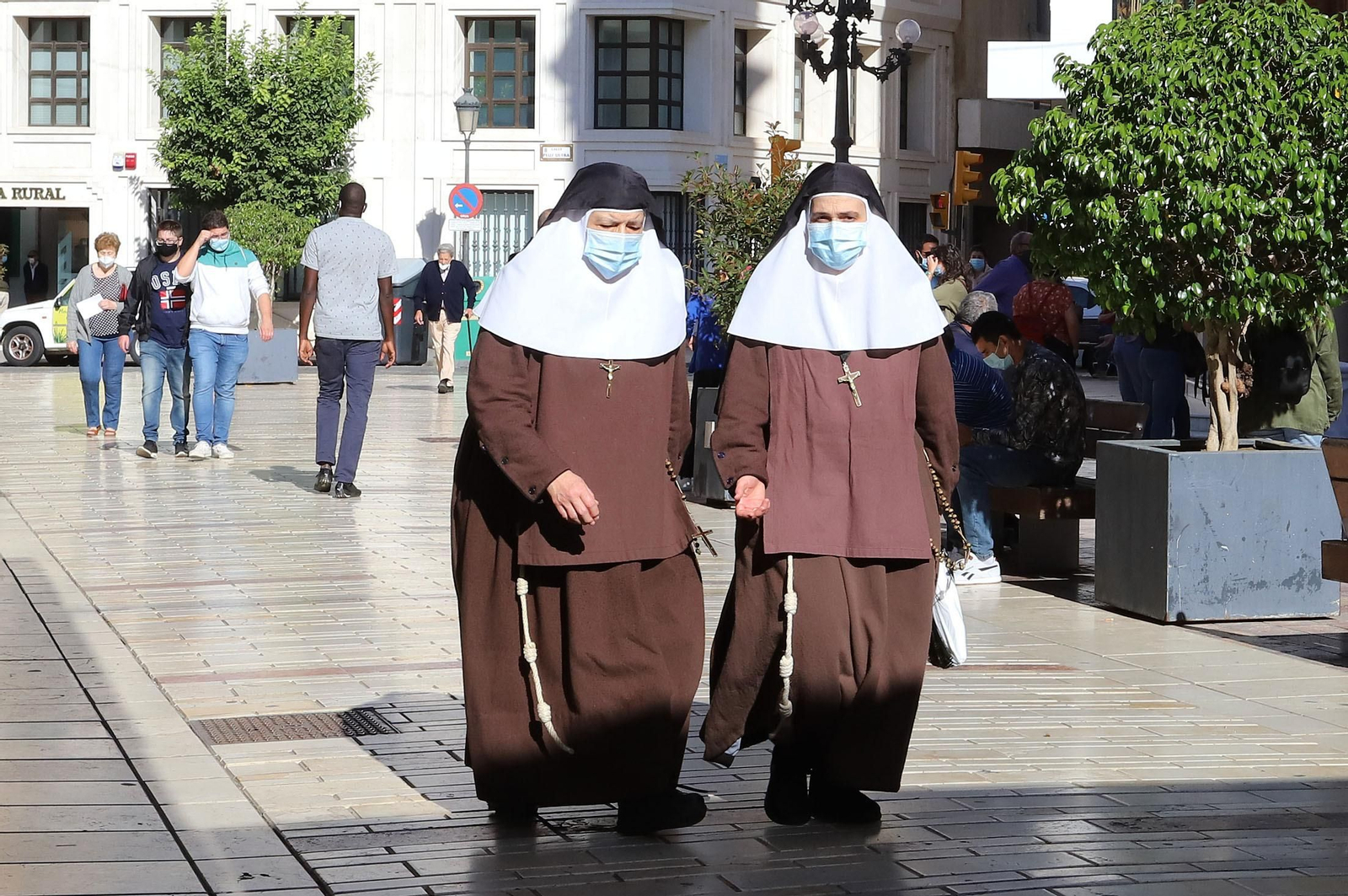 Ambiente en las calles de Huelva durante el día de ayer.