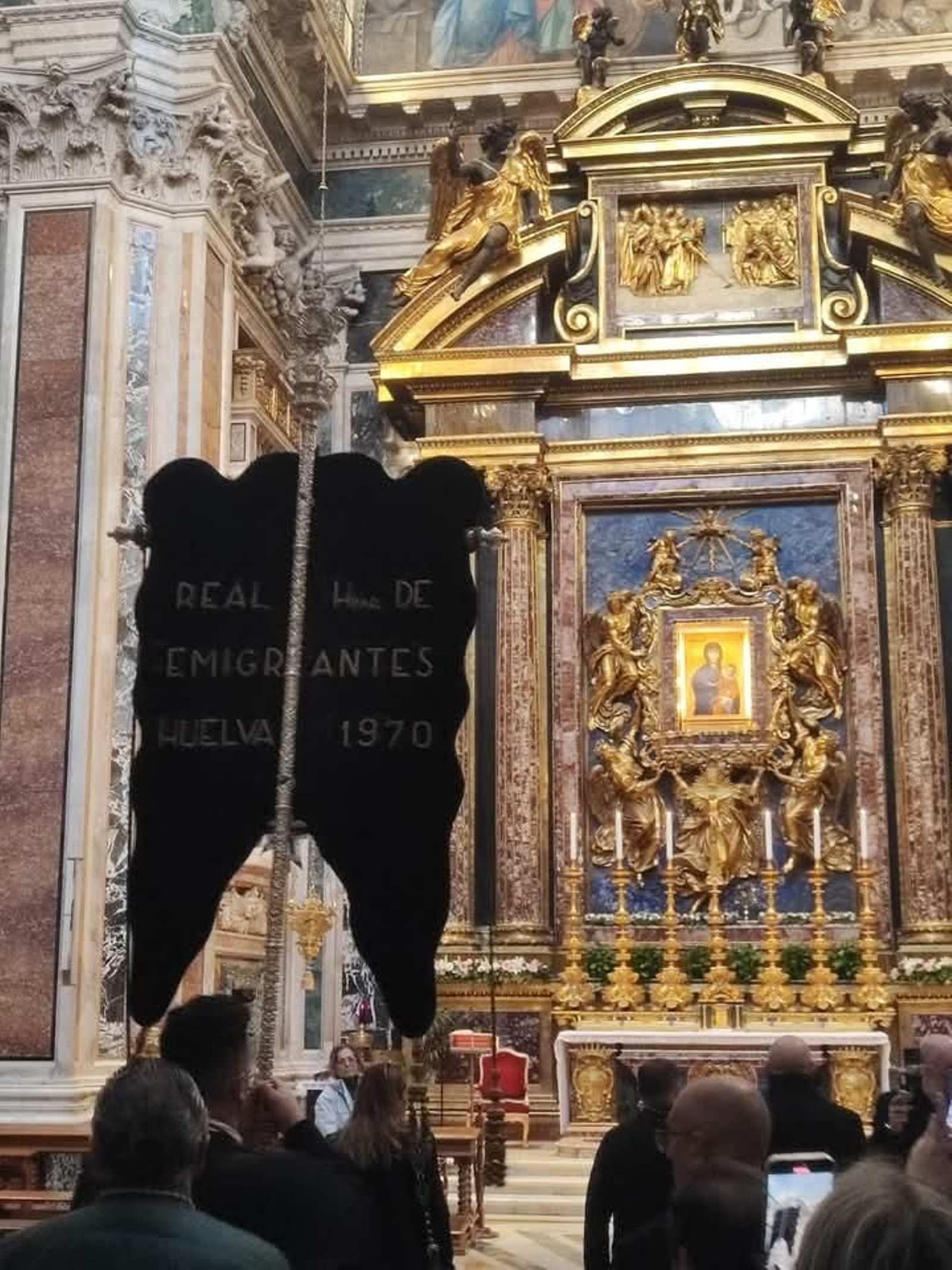 Dos Simpecados onubenses de la Santísima Virgen del Rocío coinciden en la ciudad de Roma, en imágenes