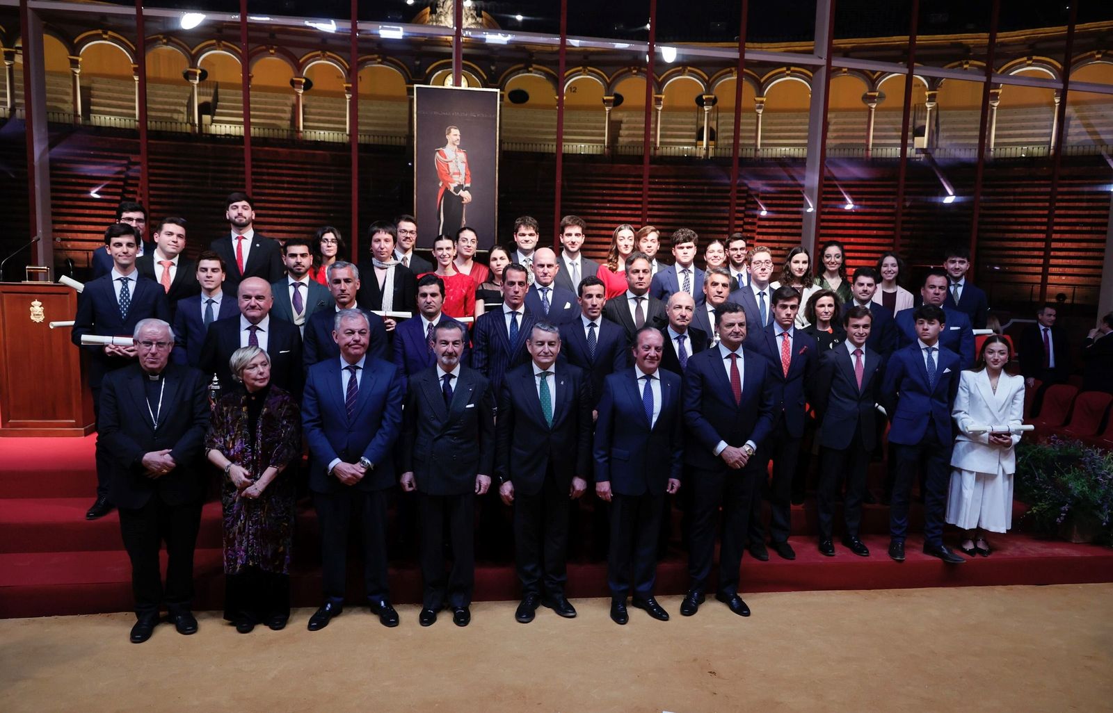 Foto de familia de los reconocidos por la Real Maestranza.