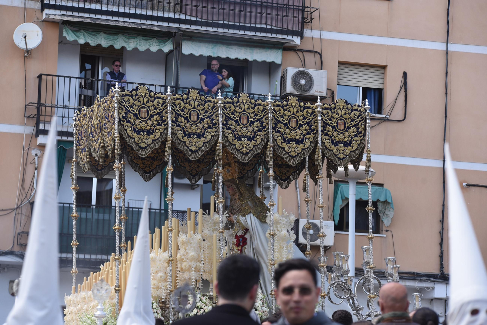 Las imágenes de la procesión de La Merced este Lunes Santo en Córdoba