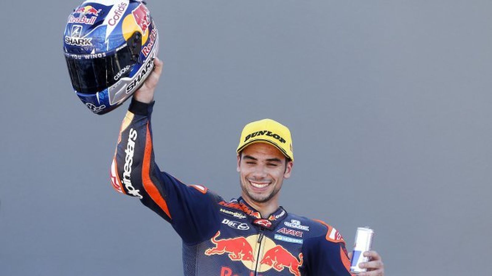 Oliveira celebra su victoria.