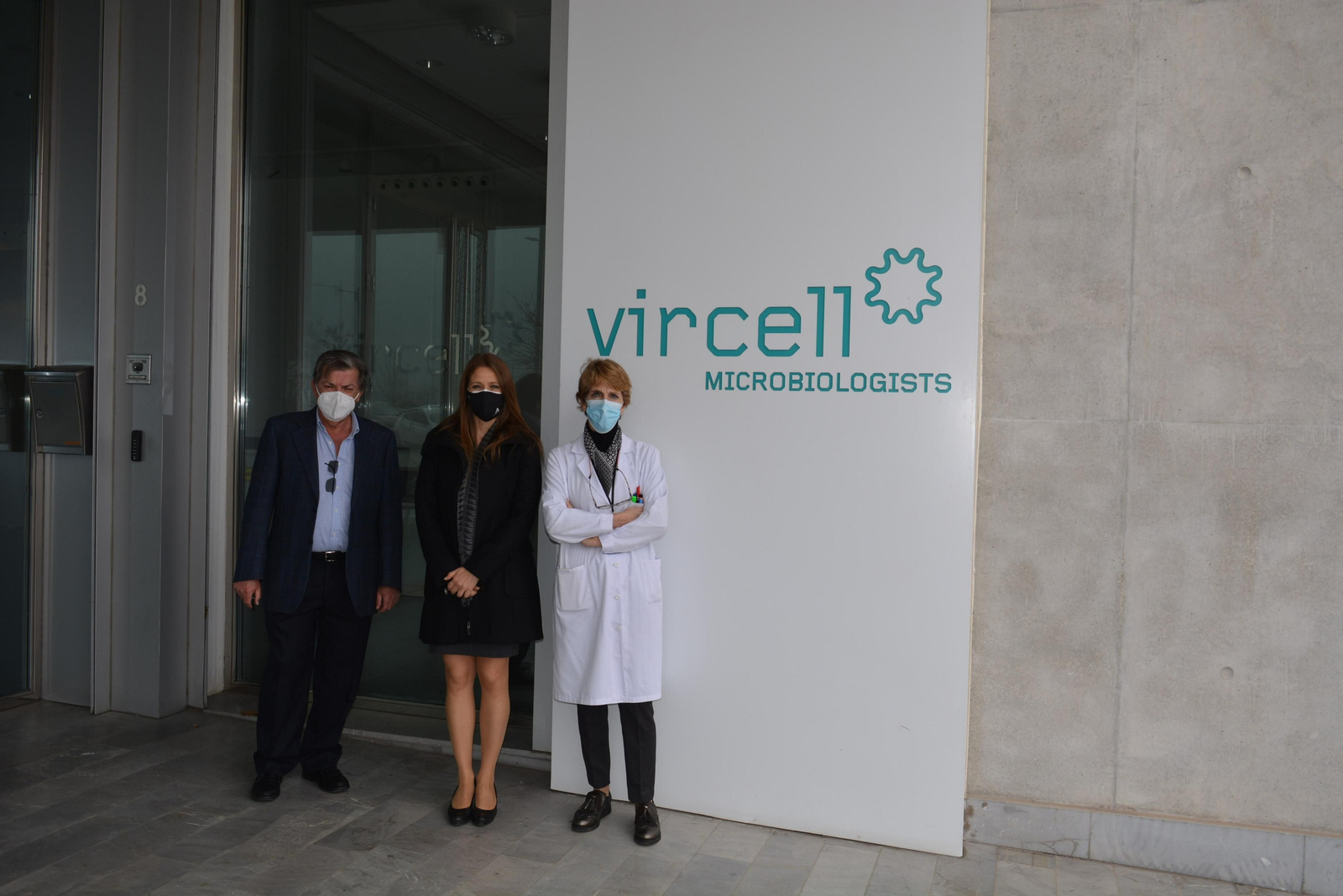 Joaquín Mendoza, Almudena Rojas y la delegada Virginia Fernández