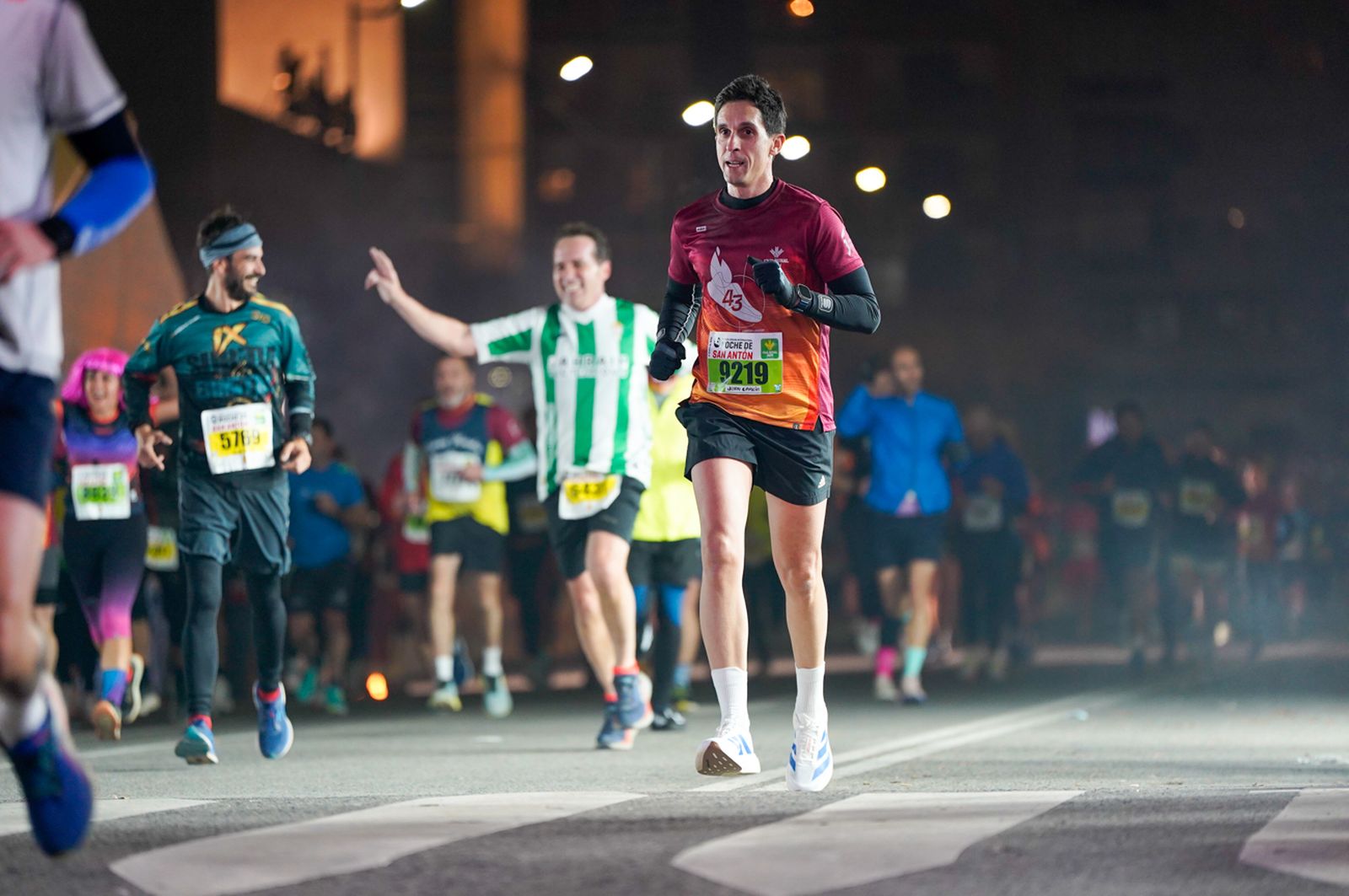 En imágenes: búscate en tu llegada a meta de la Carrera de San Antón 2026 (10)