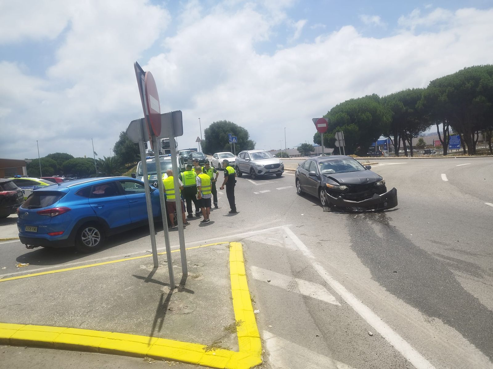 Los dos vehículos accidentados, este viernes.