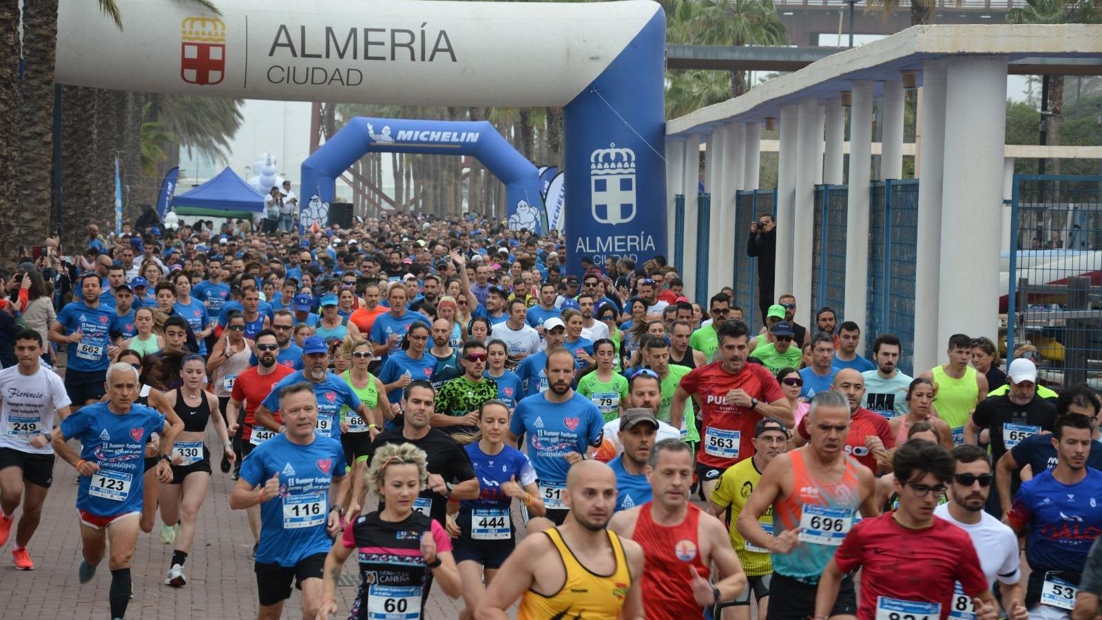 Los corredores toman la salida durante la edición celebrada el pasado año.